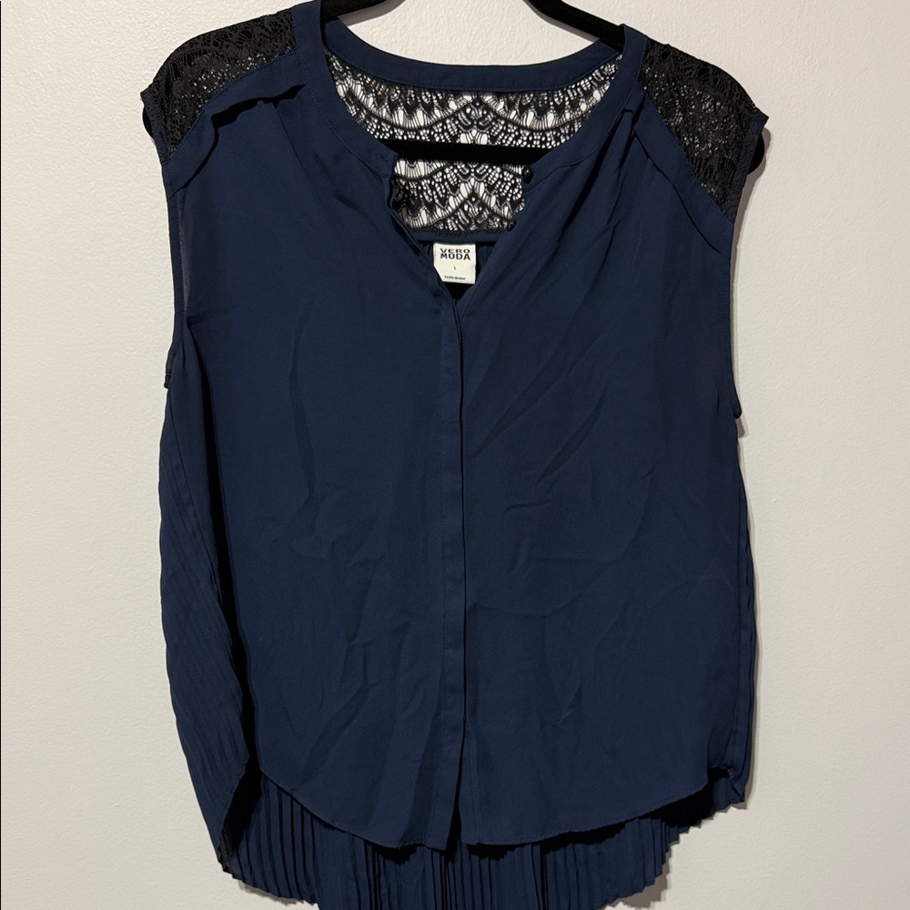 VERO MODA | Navy Sleeveless Top with Black Lace Shoulders size Large - Picture 1 of 5